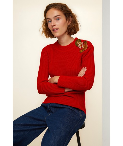 Merino wool jumper with brass and pearl brooches de l' environnement