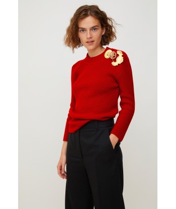 Merino wool jumper with brass and pearl brooches de l' environnement