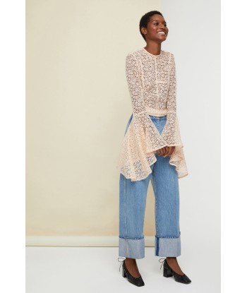 Fluted sleeve lace top Venez découvrir notre 