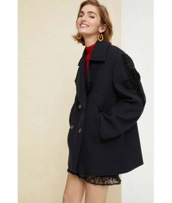 Jewelled logo peacoat ouvre sa boutique