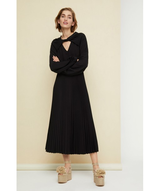 Twisted neckline pleated midi dress d'Europe débarque