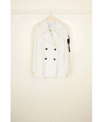 Jewelled logo peacoat ouvre sa boutique