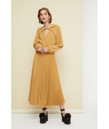 Twisted neckline pleated midi dress de technologie