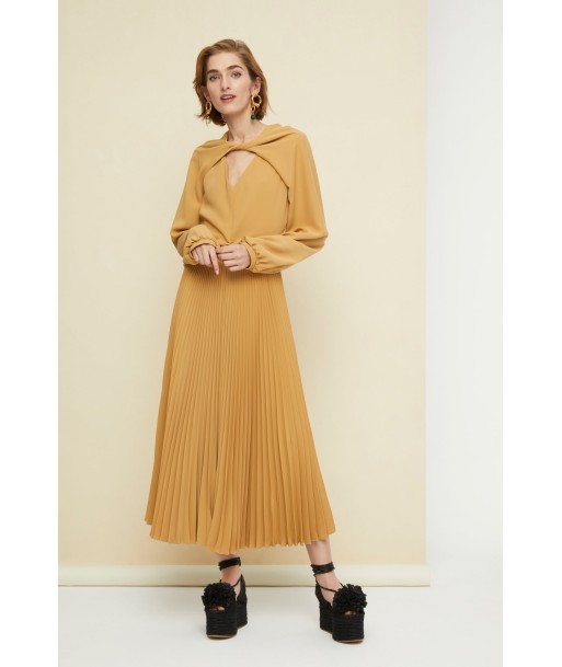 Twisted neckline pleated midi dress de technologie